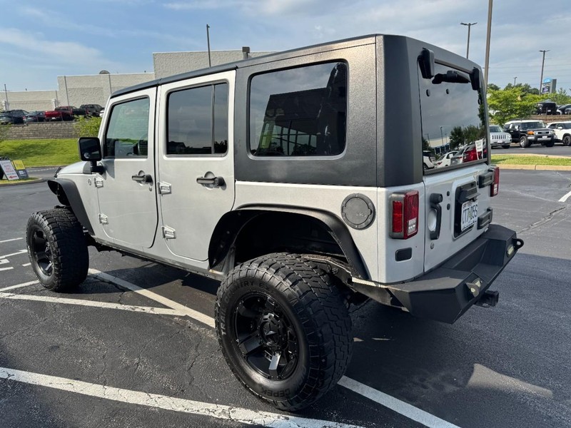 Jeep Wrangler Vehicle Image 05