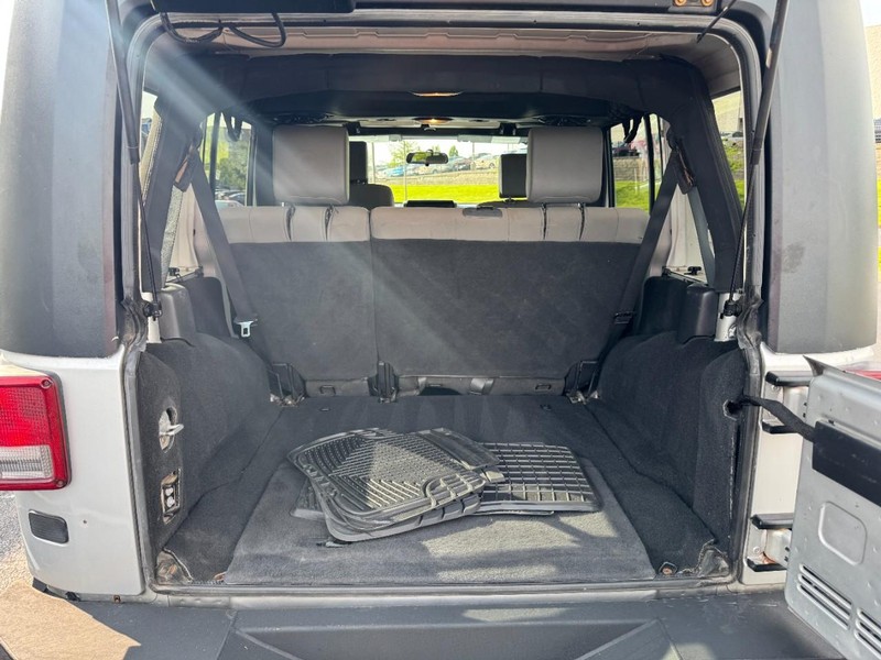 Jeep Wrangler Vehicle Image 06