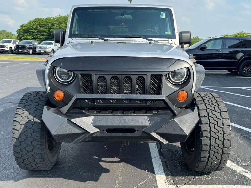 Jeep Wrangler Vehicle Image 09