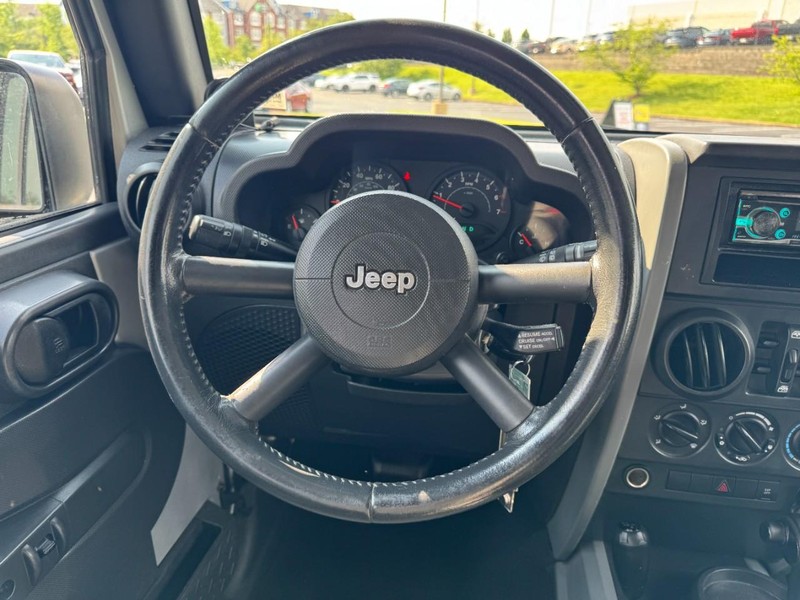 Jeep Wrangler Vehicle Image 12