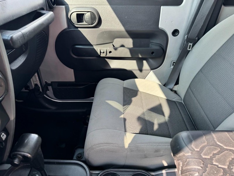 Jeep Wrangler Vehicle Image 13