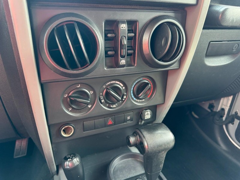Jeep Wrangler Vehicle Image 17