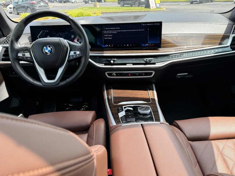 BMW X5 Vehicle Image 12