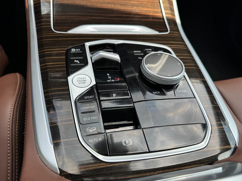 BMW X5 Vehicle Image 19