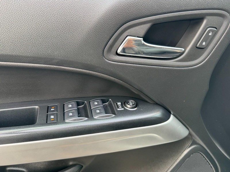 Chevrolet Colorado Vehicle Image 14