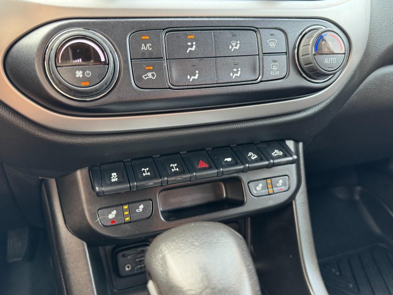 Chevrolet Colorado Vehicle Image 17