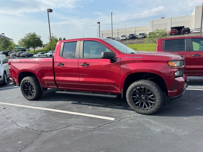 Chevrolet Silverado 1500 Vehicle Image 04