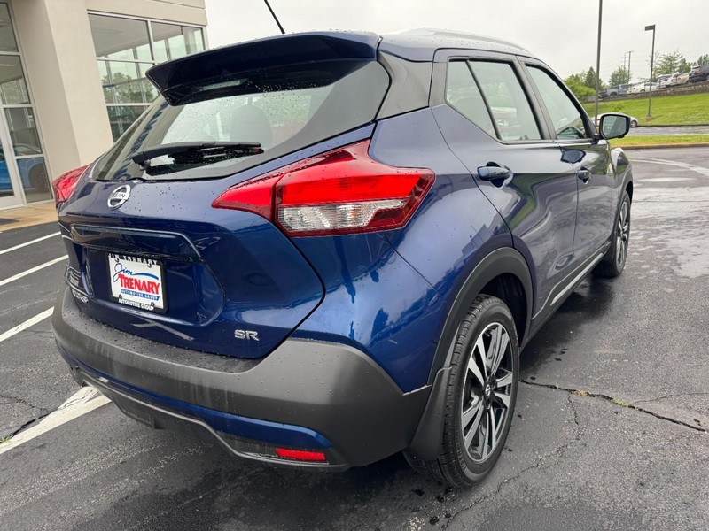 Nissan Kicks Vehicle Image 03