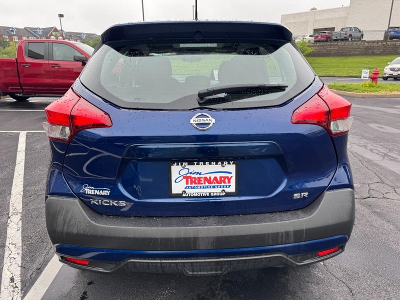 Nissan Kicks Vehicle Image 04