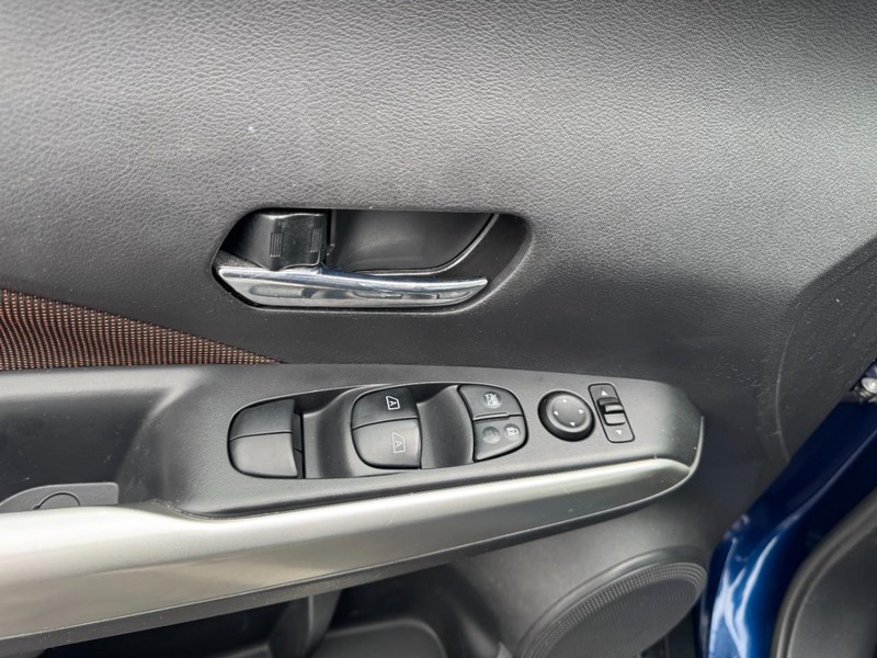 Nissan Kicks Vehicle Image 15