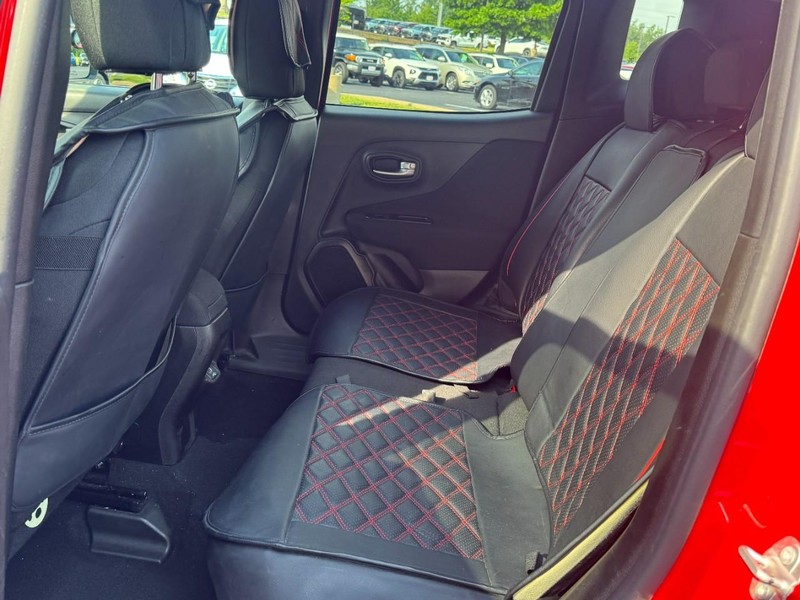 Jeep Renegade Vehicle Image 10