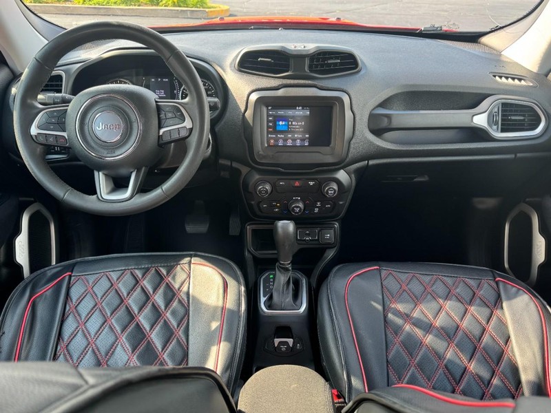 Jeep Renegade Vehicle Image 11