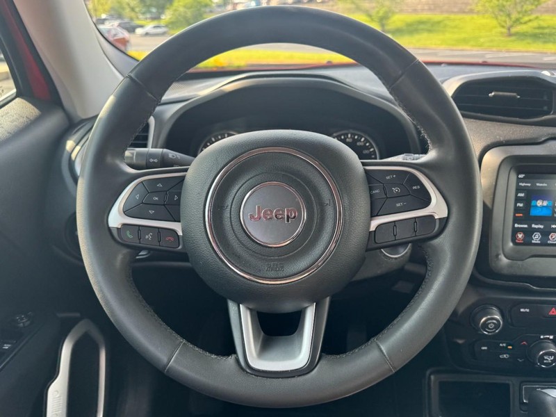 Jeep Renegade Vehicle Image 12