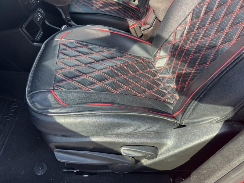 Jeep Renegade Vehicle Image 14