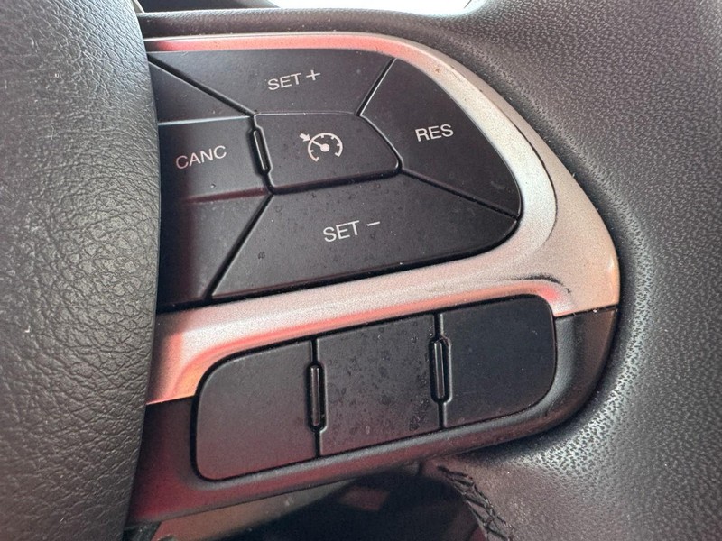 Jeep Renegade Vehicle Image 17