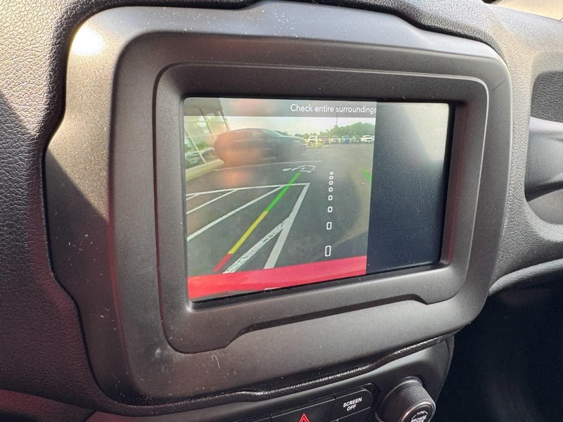 Jeep Renegade Vehicle Image 20