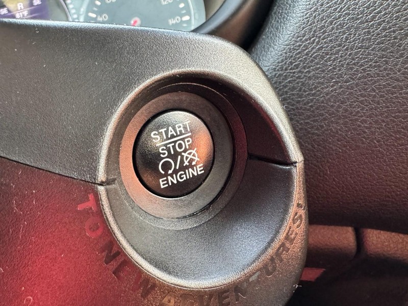 Jeep Renegade Vehicle Image 21