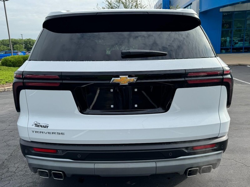 Chevrolet Traverse Vehicle Image 04