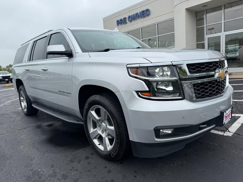 Chevrolet Suburban Vehicle Image 02