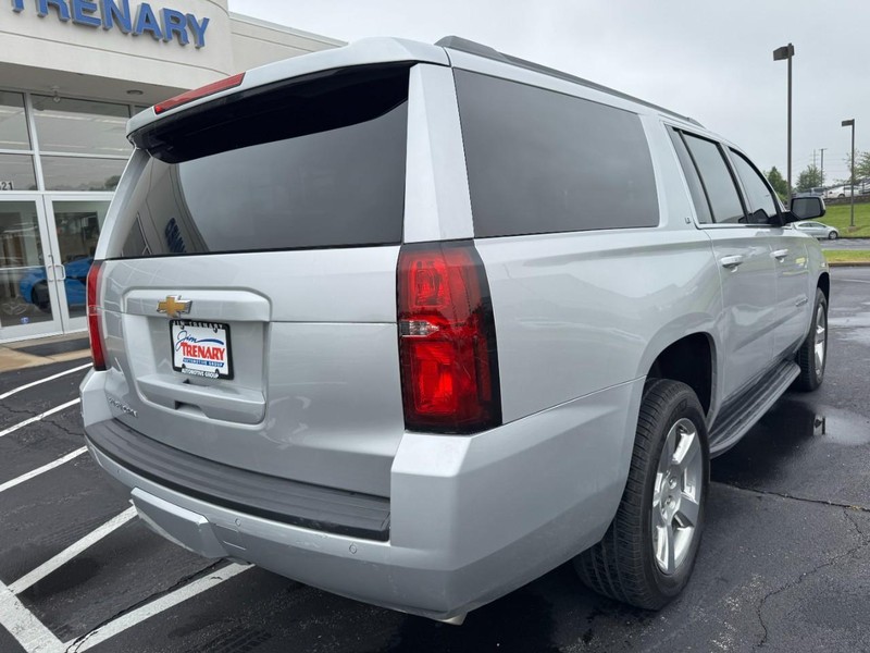 Chevrolet Suburban Vehicle Image 03