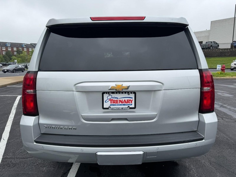 Chevrolet Suburban Vehicle Image 04