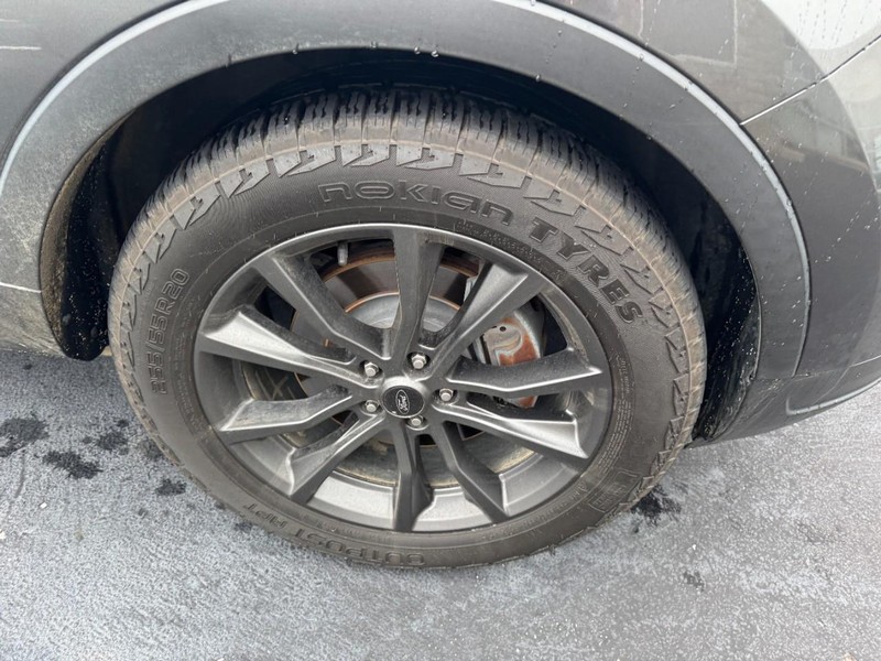 Ford Explorer Vehicle Image 05