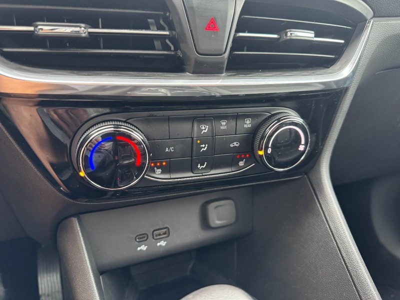 Buick Encore GX Vehicle Image 18