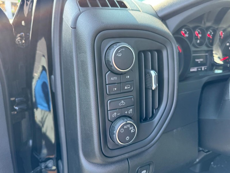 Chevrolet Silverado 1500 Vehicle Image 12