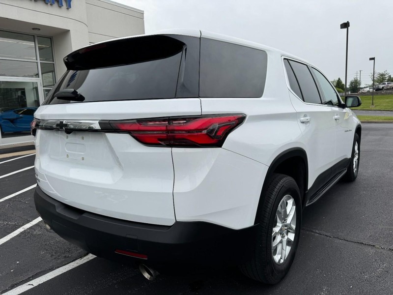 Chevrolet Traverse Vehicle Image 03