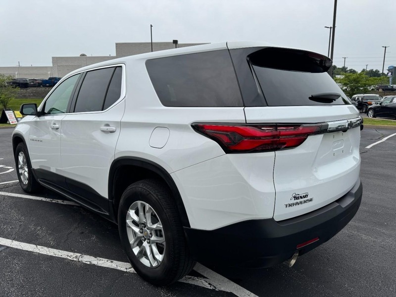 Chevrolet Traverse Vehicle Image 05