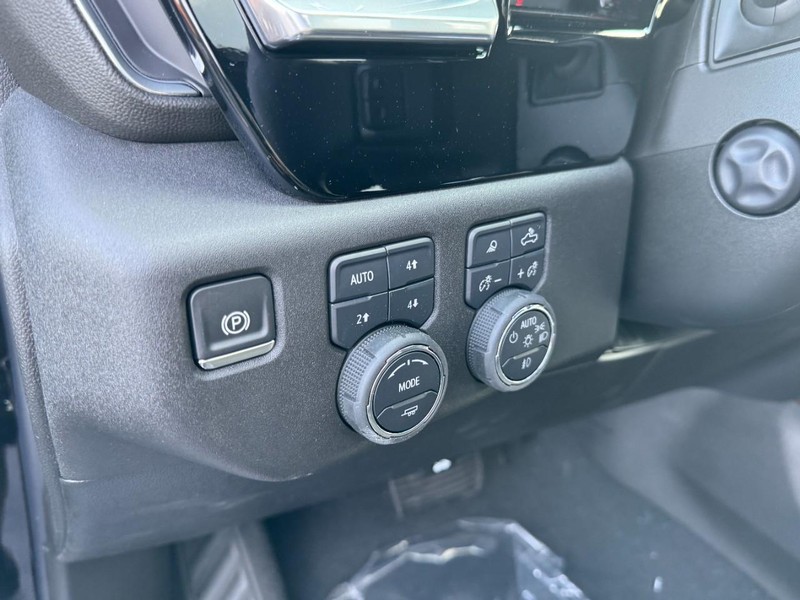 Chevrolet Silverado 1500 Vehicle Image 11