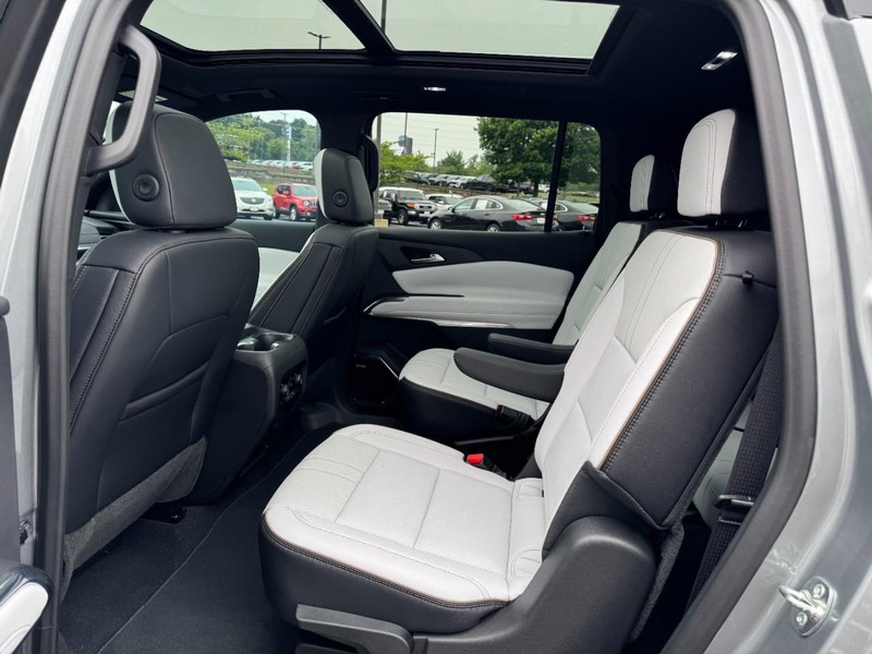 Chevrolet Traverse Vehicle Image 11