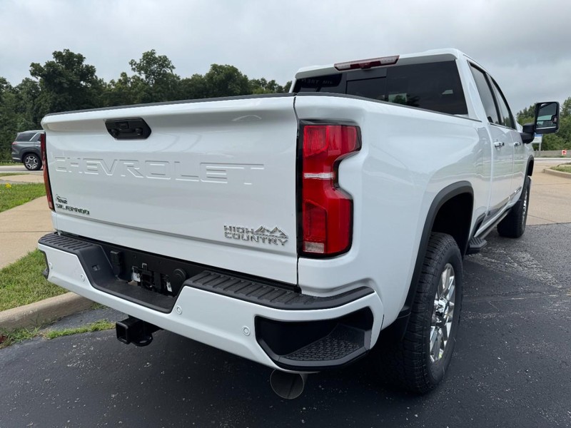 Chevrolet Silverado 3500HD Vehicle Image 03