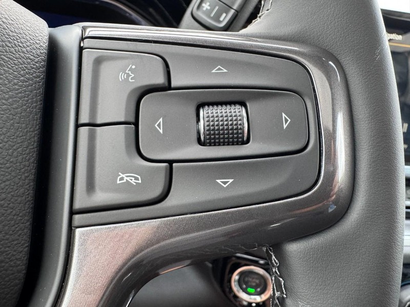 Chevrolet Silverado 3500HD Vehicle Image 14