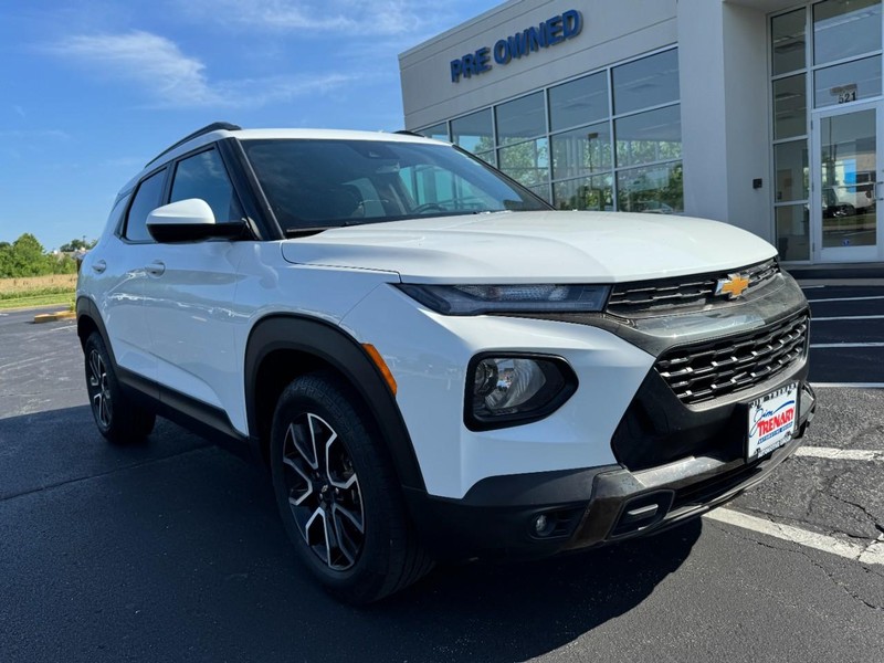 Chevrolet TrailBlazer Vehicle Image 02