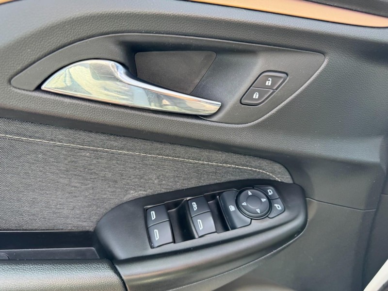 Chevrolet TrailBlazer Vehicle Image 15