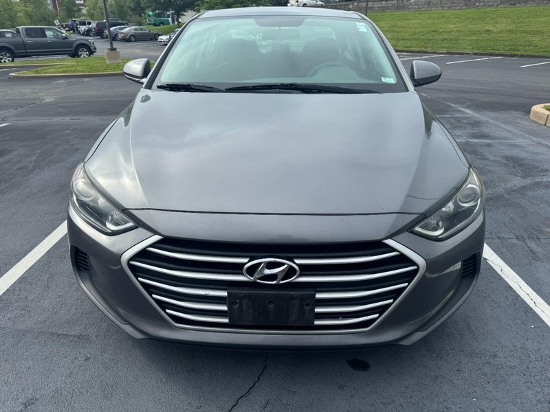 Hyundai Elantra Vehicle Image 03