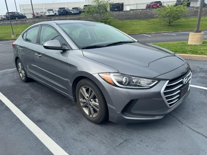 Hyundai Elantra Vehicle Image 04