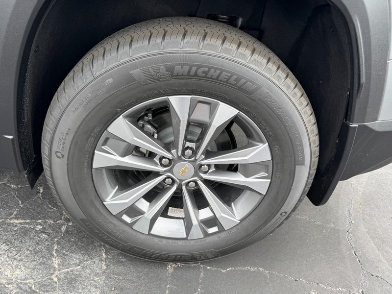 Chevrolet Equinox Vehicle Image 06
