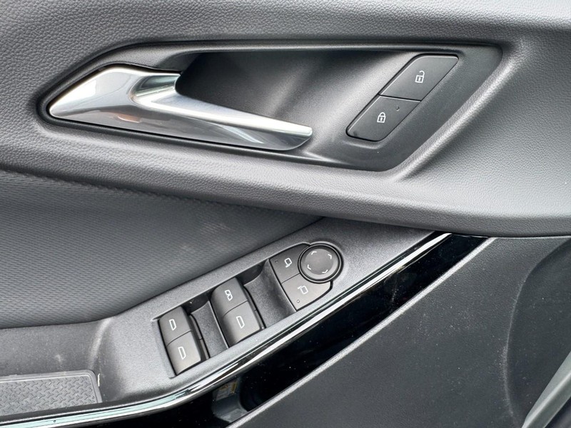 Chevrolet Equinox Vehicle Image 10
