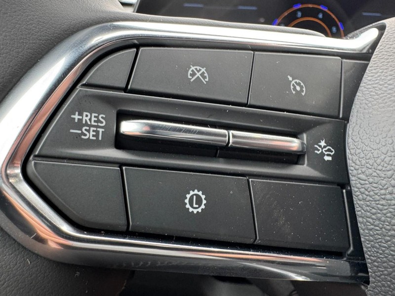 Chevrolet Equinox Vehicle Image 11
