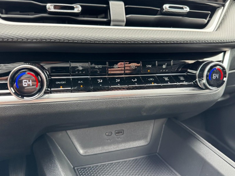 Chevrolet Equinox Vehicle Image 13