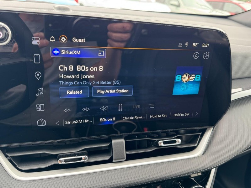 Chevrolet Equinox Vehicle Image 14