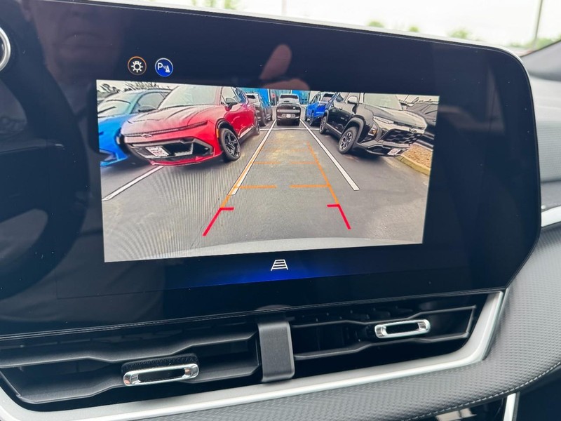 Chevrolet Equinox Vehicle Image 15