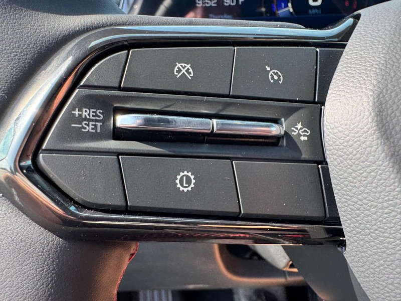Chevrolet Equinox Vehicle Image 11