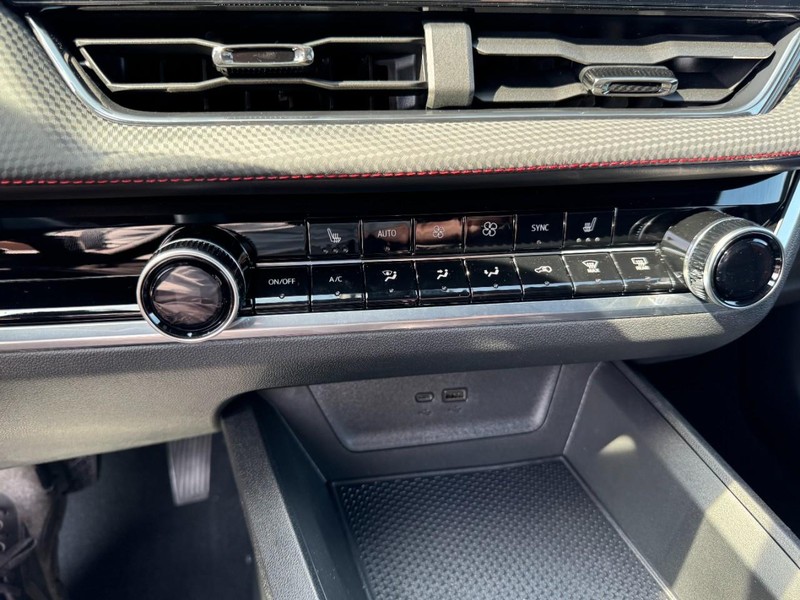 Chevrolet Equinox Vehicle Image 13