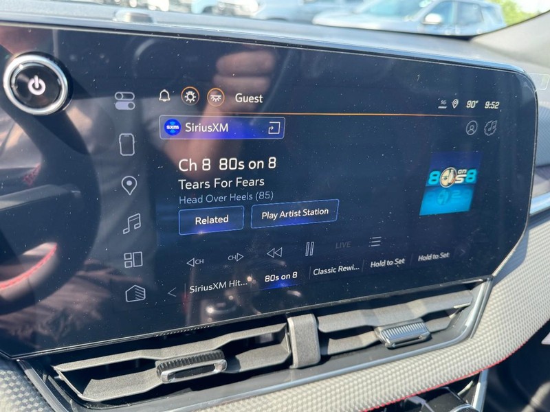 Chevrolet Equinox Vehicle Image 14