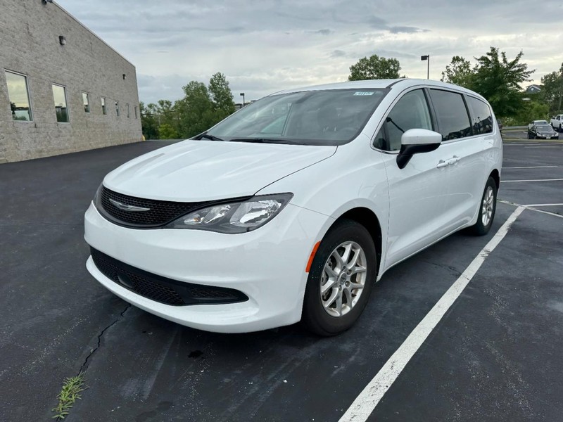 Chrysler Voyager Vehicle Image 02