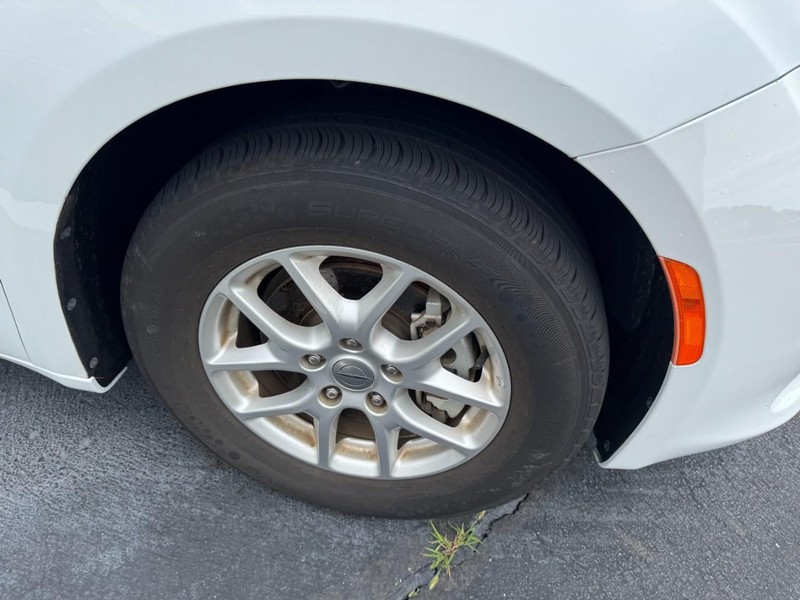 Chrysler Voyager Vehicle Image 05