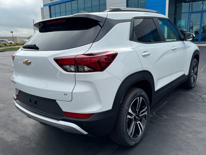 Chevrolet TrailBlazer Vehicle Image 03